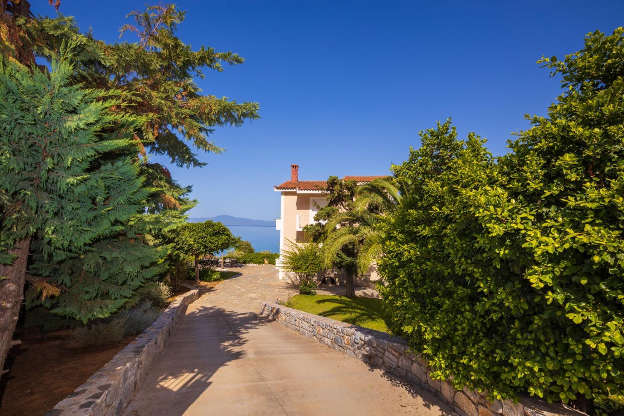 Messinian Blue Seaside Villa Каламата Экстерьер фото