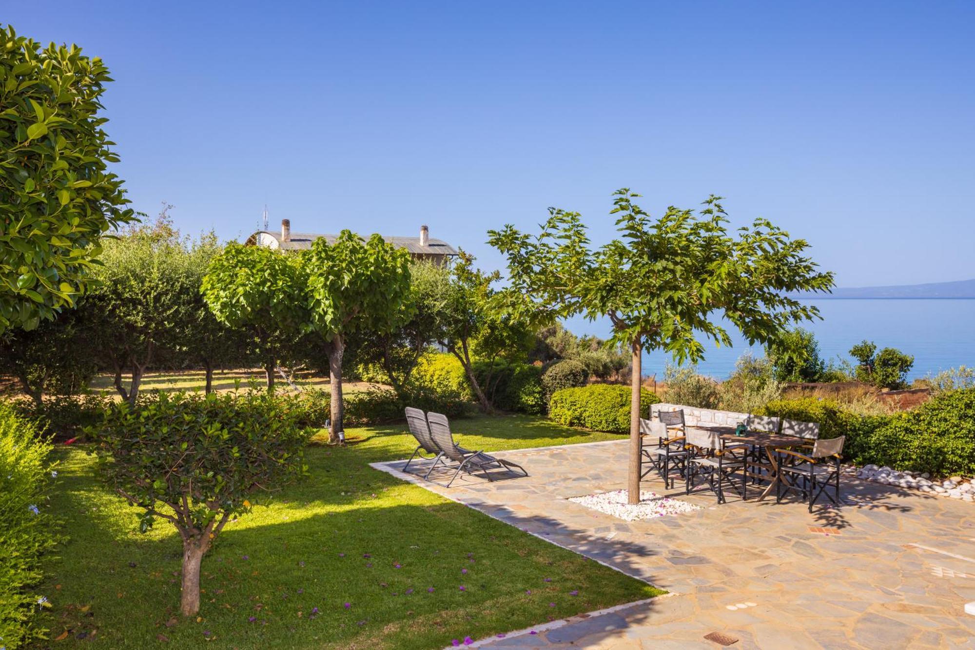 Messinian Blue Seaside Villa Каламата Экстерьер фото