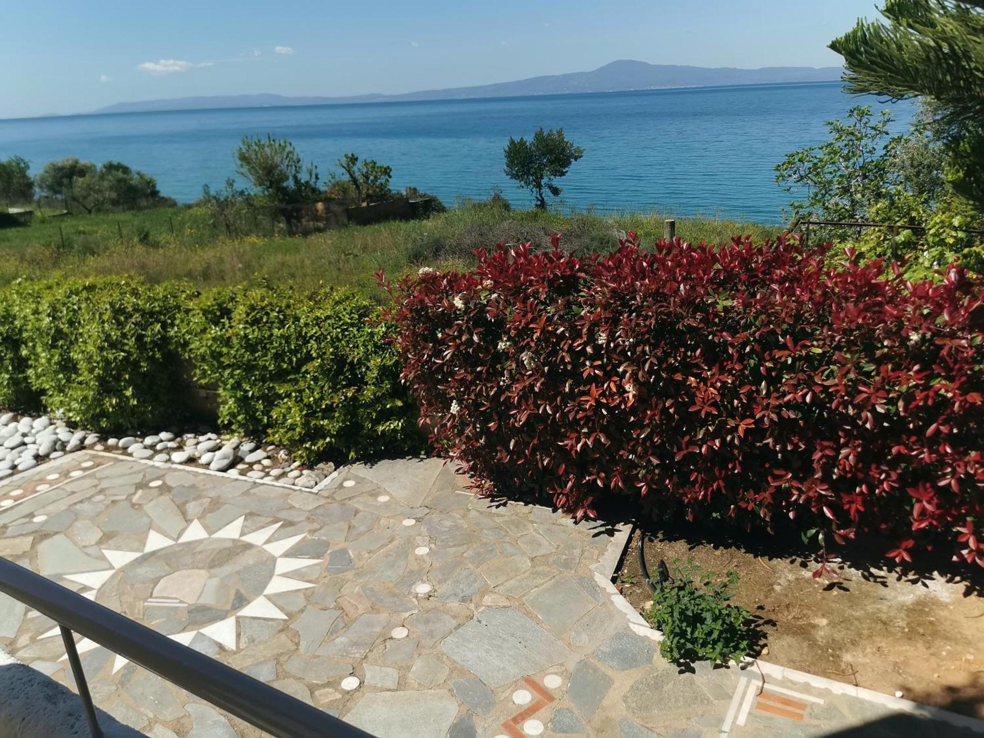Messinian Blue Seaside Villa Каламата Экстерьер фото