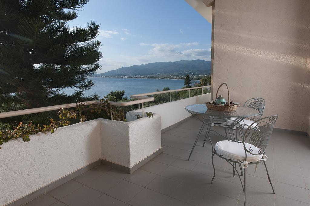 Messinian Blue Seaside Villa Каламата Экстерьер фото