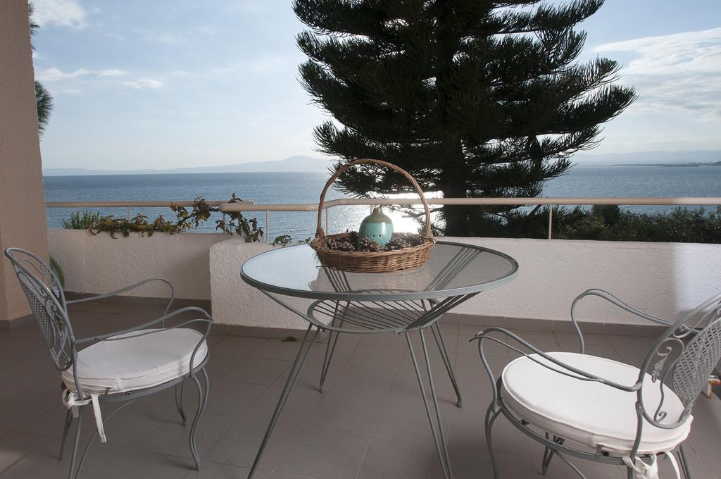 Messinian Blue Seaside Villa Каламата Экстерьер фото