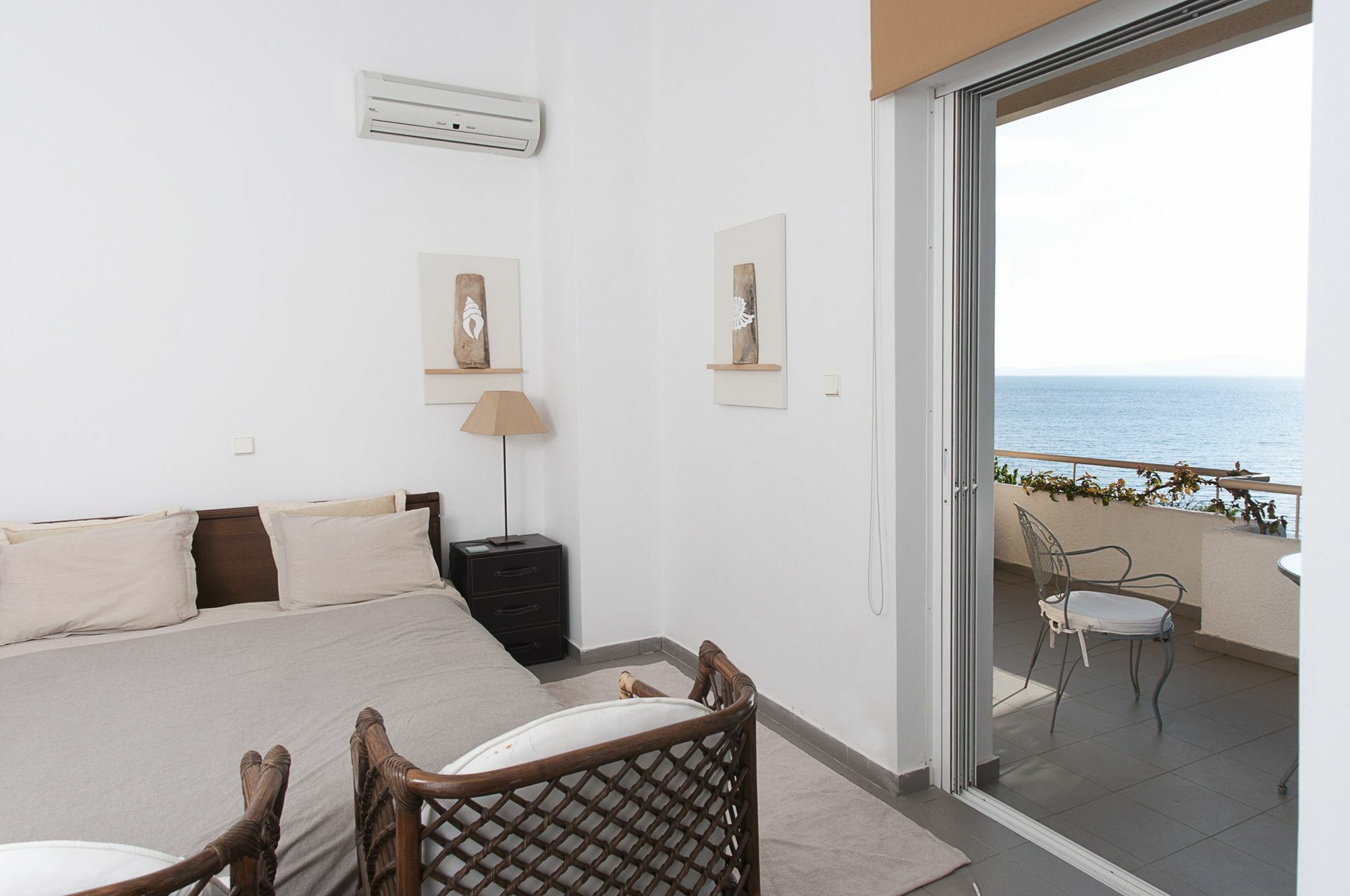 Messinian Blue Seaside Villa Каламата Экстерьер фото